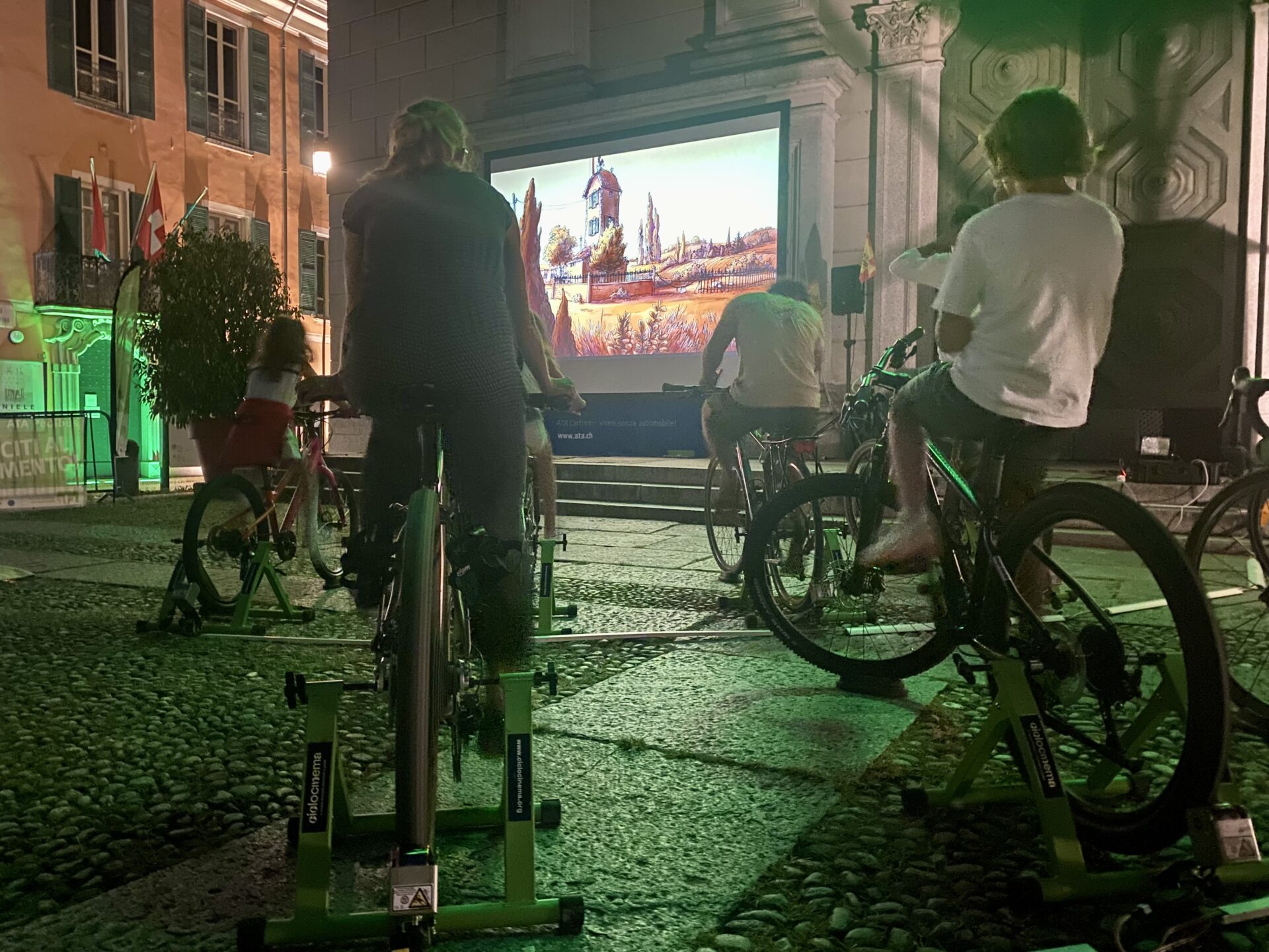 Cinema, stelle e biciclette a Locarno: una serata perfetta!