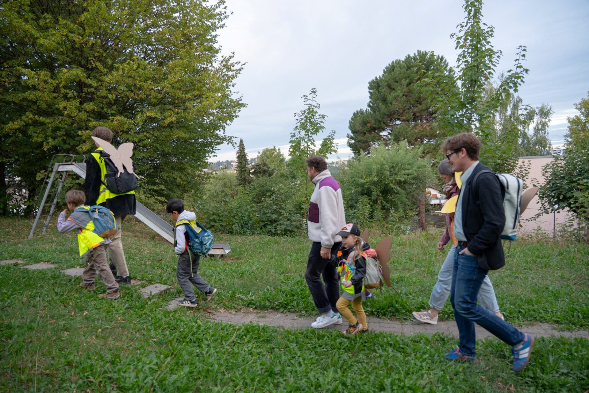 Journée internationale à pied à l&rsquo;école – À Fribourg, des élu.es rejoignent le Pedibus